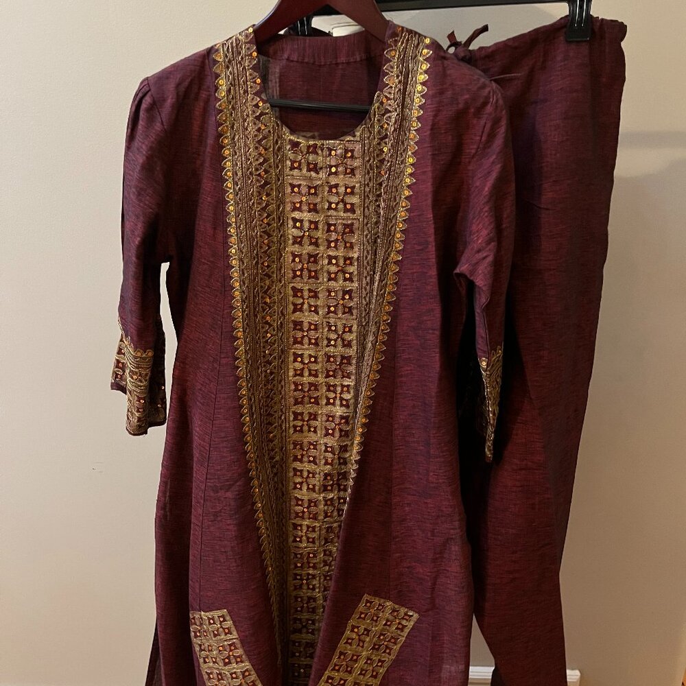 INDIAN Women's MEDIUM PANT SUIT w GORGEOUS GOLD GLITTER SPARKLE TRIM -LIKE NEW